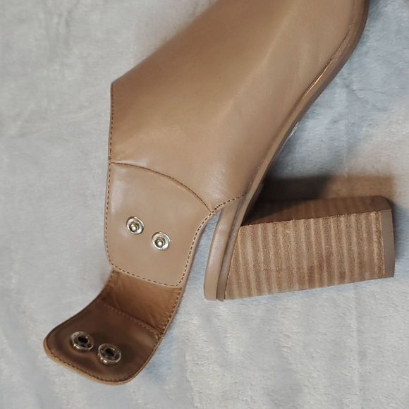 Le Chateau Wedges Open Toe Size 8 Snap Button Closure - Picture 4 of 8